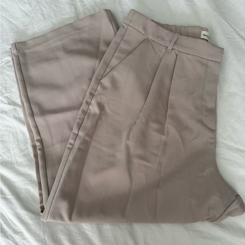 Abercrombie & Fitch Curve Love Sloane Tailored Wide Leg Pants. Light Taupe